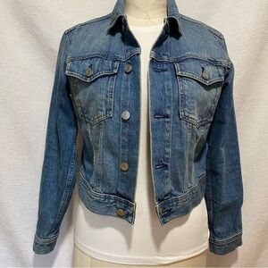Everlane M cropped  classic denim jacket.